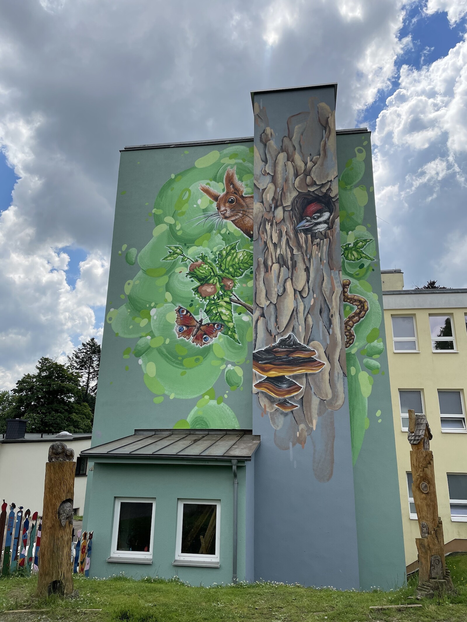 grundschule_gefell_fassade_tiere_malerei.jpg
